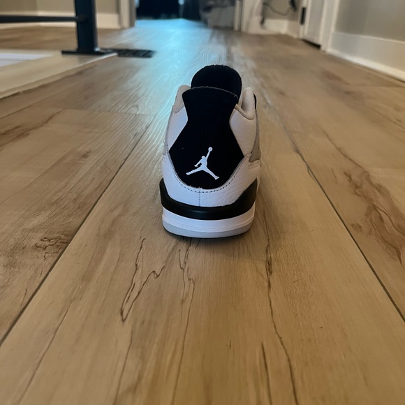Nike Jordan 4 - Picture 6 of 6